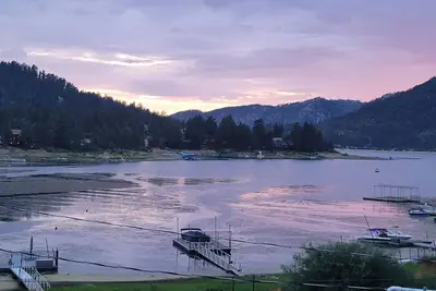 Image de Boulder Bay Villa: Gorgeous Lakefront! Beautiful Lake Views! Gas Bbq! Steps to the Lake! Cable!