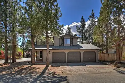 Image de Casa de Oso Big Bear by Destination Big Bear: Spanish Cabin Vibes! Large Rooms, Large Updated Kitchen, New Bbq Grill, Game Tables and more!