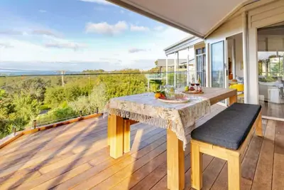 Image de Los Anglesea - With stunning 180- degree views from the ocean to the forest!