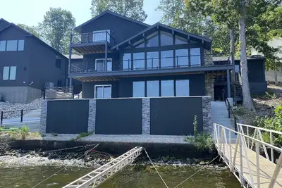 Image de 4 bedroom house w/pool - short walk from Shady Gators and H. Toad
