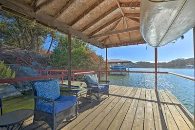 Image de Lakefront Getaway w/ Boat Dock, Canoe, Grill!