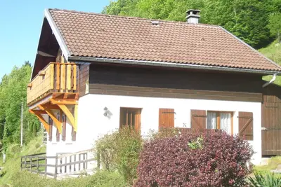 Image de chalet bien situé géographiquement, vue sur la montagne