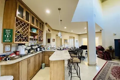 Image de 4500 sqft 6bed/6bath 2017 Built Lux Home $1m View