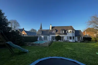 Image de Grande maison familiale avec piscine centre village normand
