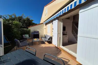 Image de 🌴 *Mazet cosy au Lavandou – Plage à pied, Piscine, Parking privé! * 🌴