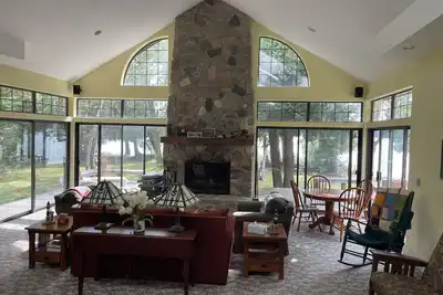 Image de Shadwell, beautiful private setting on Font Lake