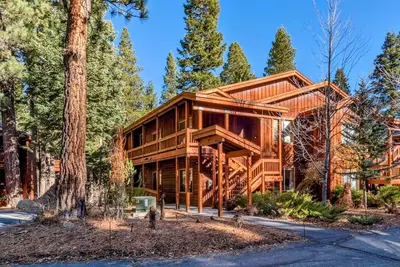 Image de Cozy mountain retreat in the heart of Tahoe Donner!