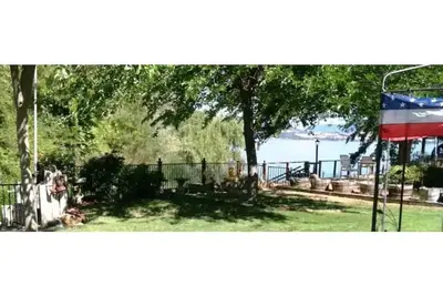 Image de Firepit, Clearlake, Lakeport Ca, King bed Waterfront boat\/dock Fishing.