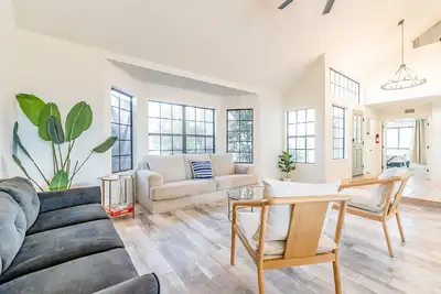 Image de Huge Saguaro, Mountain Views | Sunoria Haus