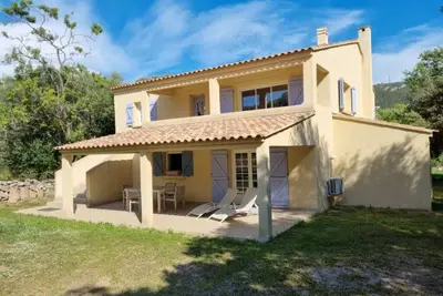Image de Grand appartement de 104 m2  situé dans un parc d'oliviers sauvages