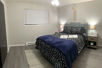 Image de 😍Great Location 2bd\/1bth Unit W\/ Pvt Backyard 😍