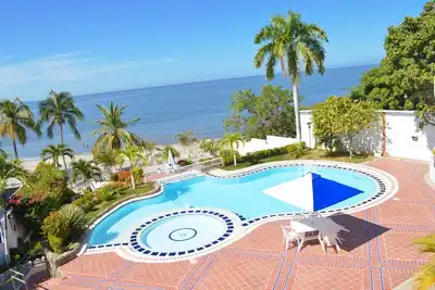 Image de Spectacular Ocean Front View With Private Beach!