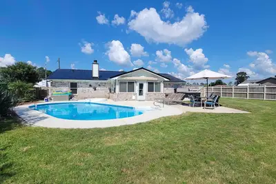 Image de Welcoming Pensacola Home w/ Spacious Yard!