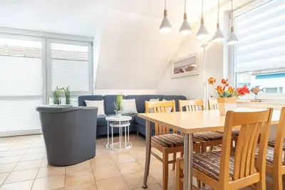 Image de Bright, comfortably furnished apartment directly on the dike and beach! - Residence