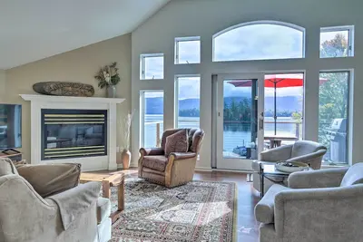 Image de Lakefront Bolton Retreat w/ Balcony + Views!