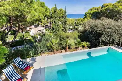 Image de Maison de vacances privée avec bain à remous, climatisation, piscine privée, Wifi, Tv, patio