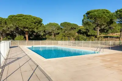 Image de Belle maison de vacances avec climatisation, Wifi, piscine, Tv, patio, animaux admis et parking