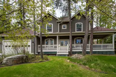 Image de 30-Day Min with Hot Tub, Near Whitefish Lake, Golf Course, and Downtown!