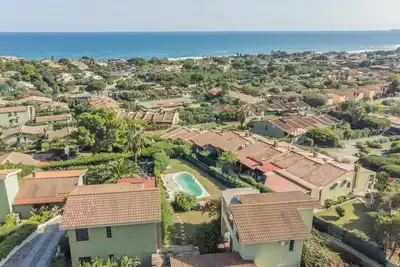 Image de Bel appartement pour 4 personnes avec piscine, climatisation, balcon, animaux admis et parking