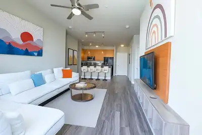 Image de Celebrate Spring with 2br Galleria Stay w/ Garage