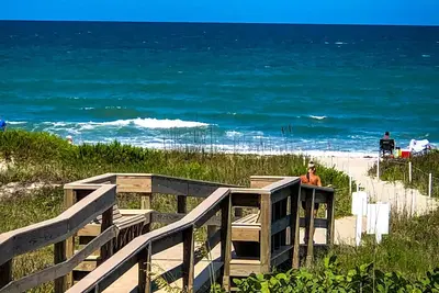 Image de Relax and Unwind: Cocoa Beach Oceanfront Bliss