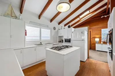 Image de Mollymook Fantastic Beach House - 6 minutes walk to the Beach