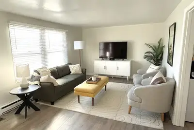 Image de Stylish 3 Br house. Downtown Carbondale with fenced in yard.