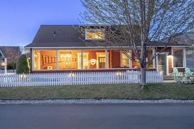 Image de Oasis Cottage- Closest cottage to all amenities!