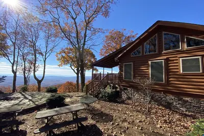Image de Cardinals View Lodge 50 mile views! Hot Tub near Blowing Rock by National Forest lands