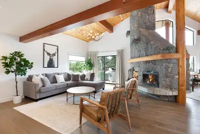 Image de Family-Friendly Chalet, Views, Fireplace, Hot Tub
