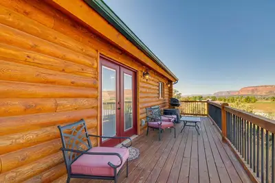 Image de 'The Cliffrose Cabin' - Hike, Relax, Explore!