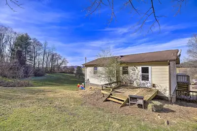Image de Pet-Friendly Home w\/ Grill & Farm in Meadowview!