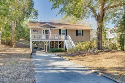 Image de Lovely Emerald Isle Home, Walk to Beach!
