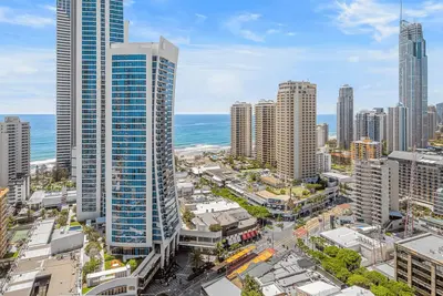 Image de Circle on Cavill 25th Floor with Ocean Views - CoastHM