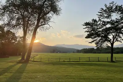 Image de Amazing Stowe Location! Stunning Mountain Views in Cozy Condo 2br- sleeps 6
