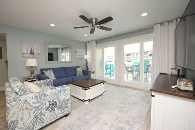 Image de Canal-Side Condo w/ Free Beach Service
