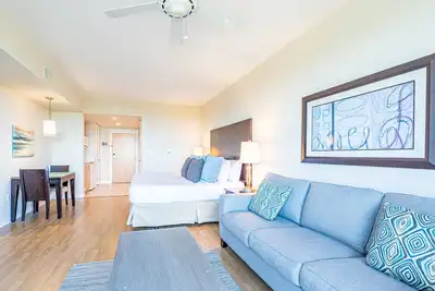 Image de Spacious Living Area ~ Community Pool ~ Bayside Gated Resort ~ Studio