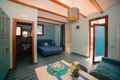 Image de Luisella studio apartment: sleeping in a scenic lemon grove on the Amalfi Coast!