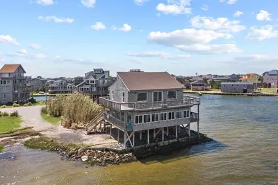 Image de Summer Savings - Soundfront Dog Friendly w/ Private Windsurfing Access & Office