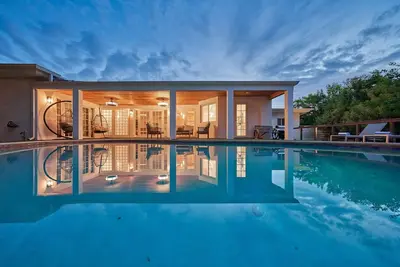 Image de Luxury Villa w/ Mini Golf+Huge Fire Pit+Billiards & Heated Pool