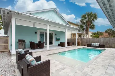 Image de Aqua Waters - Newly Updated Vacation Home with Golf Cart, Private Pool + Cabana!