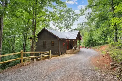 Image de Peaceful Cabin 15 Minutes from Blue Ridge!