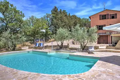Villa San Lorenzo, Moderne avec A/C et piscine privée à Montone