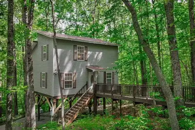 Image de Peaceful Hideaway Treehouse near Little River Canyon National Preserve!