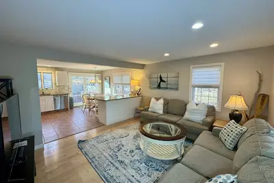 Image de Come and enjoy this beautiful Brewster residence for your Cape Cod summer vacation with Central A/C!