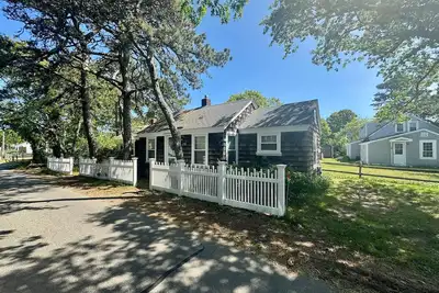 Image de 200 yards to Sea Street Beach in Dennis Port!