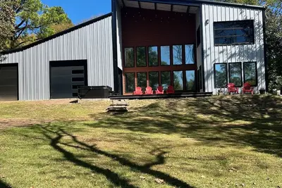 Image de Amazing lake front property