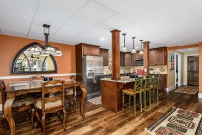 Image de Globally Inspired Boutique Suite Warm, Unique and Welcoming🌎