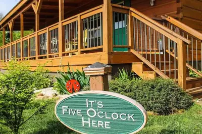 Image de It’s 5 O’Clock Here-Waterfront Cabin w\/Hot Tub! Pet Friendly, Blue Ridge Parkway