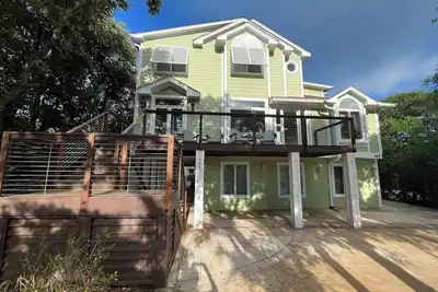 Image de Crystal Conch sleeps 16, private home close to beach access